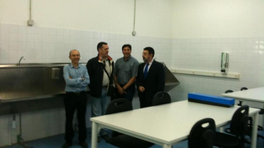 O profesor Vinay Nadkarni visitou as novas instalacións da Unidade de Educación Médica de Medicina O profesor Vinay Nadkarni visitou as novas instalacións da Unidade de Educación Médica de Medicina