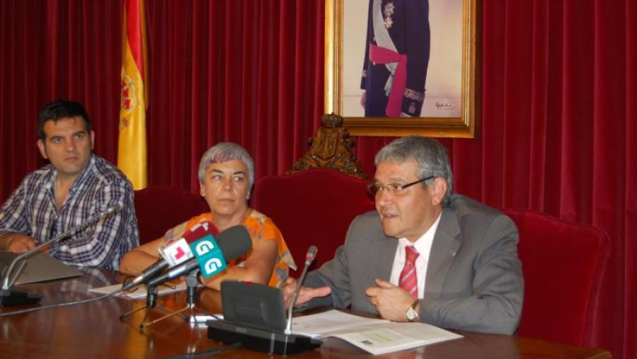 Xosé Antón Neira Cruz, Carmen Basadre e Pedro García Herradón, na presentación do proxecto no consistorio de Lugo Xosé Antón Neira Cruz, Carmen Basadre e Pedro García Herradón, na presentación do proxecto no consistorio de Lugo