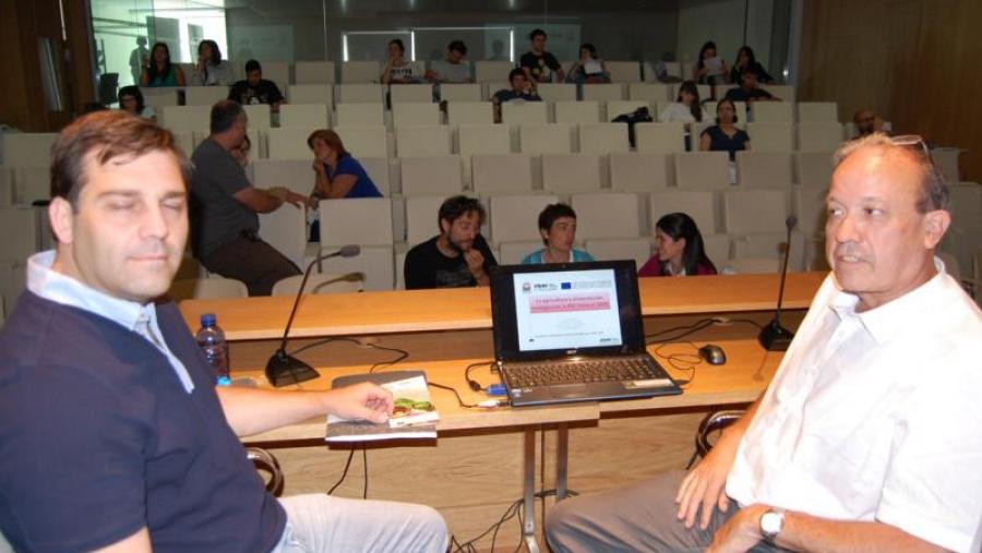Jorge Blanco e Víctor Gonzálvez, antes da súa intervención no simposio sobre compost, agroecoloxía e cambio climático Jorge Blanco e Víctor Gonzálvez, antes da súa intervención no simposio sobre compost, agroecoloxía e cambio climático
