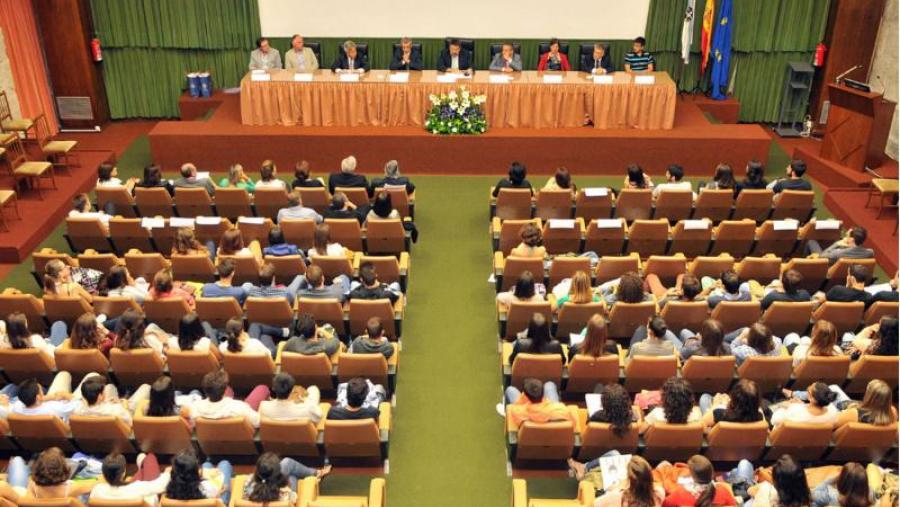 A Facultade de Medicina e Odontoloxía recibe o novo alumnado A Facultade de Medicina e Odontoloxía recibe o novo alumnado