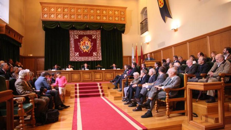 Ao acto acudiron numerosas amizades e colegas académicos e profesionais do Dereito. Foto: Servimav-USC Ao acto acudiron numerosas amizades e colegas académicos e profesionais do Dereito. Foto: Servimav-USC