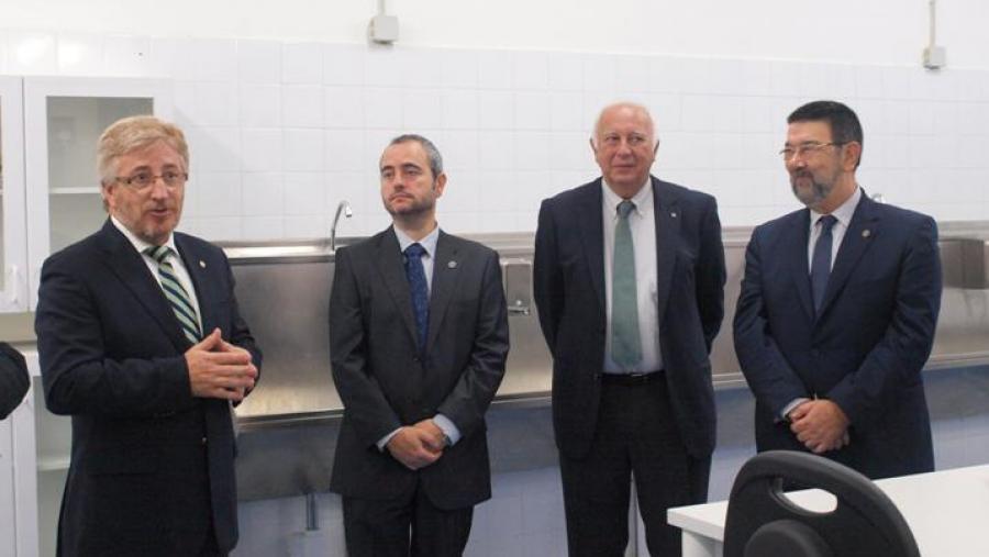 De esquerda a dereita: Benjamín Abarca, Víctor Arce, Juan Casares e Juan Gestal. Foto: SERVIMAV-USC De esquerda a dereita: Benjamín Abarca, Víctor Arce, Juan Casares e Juan Gestal. Foto: SERVIMAV-USC