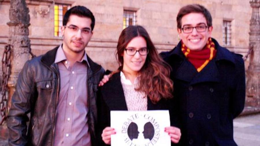 Integrantes do Club de Debate Compostela gañan un torneo internacional Integrantes do Club de Debate Compostela gañan un torneo internacional