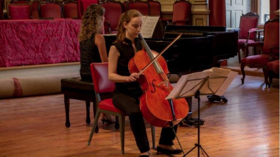 A viloncellista Milagros García, nunha actuación coa pianista Alicia González Permuy. Foto: Xaime Cortizo A viloncellista Milagros García, nunha actuación coa pianista Alicia González Permuy. Foto: Xaime Cortizo