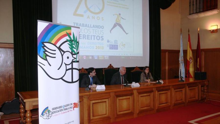 A sesión desenvolveuse este martes no Salón Nobre do Colexio de Fonseca. Foto: Servimav-USC A sesión desenvolveuse este martes no Salón Nobre do Colexio de Fonseca. Foto: Servimav-USC
