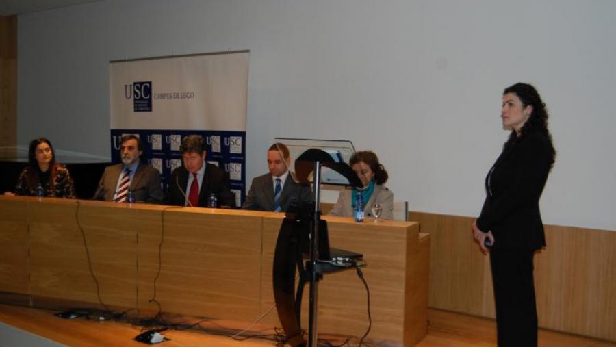 Mónica Guarddon, no acto de presentación e defensa da súa tese de doutoramento Mónica Guarddon, no acto de presentación e defensa da súa tese de doutoramento