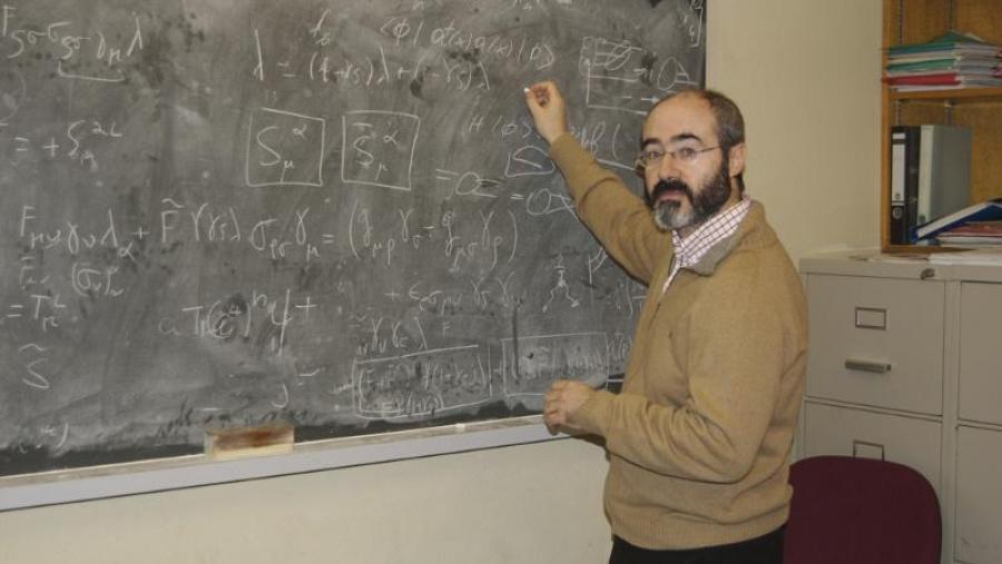 Néster Armesto é un dos físicos teóricos que integran do grupo de coordinación do LHeC Néster Armesto é un dos físicos teóricos que integran do grupo de coordinación do LHeC