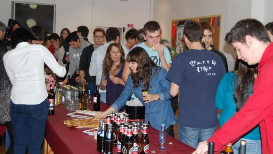 Asistentes á inauguración da nova cafetería da residencia Bal y Gay Asistentes á inauguración da nova cafetería da residencia Bal y Gay