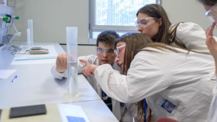 Estudantes que participaron na primeira edición do campus de verán científico técnico desenvolvido en Lugo Estudantes que participaron na primeira edición do campus de verán científico técnico desenvolvido en Lugo