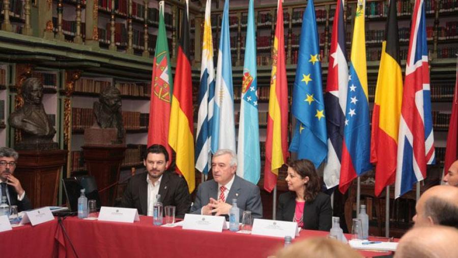 De esquerda a dereita, Antonio Rodríguez Miranda, Juan Viaño e Isabel Casal. Foto: Servimav-USC De esquerda a dereita, Antonio Rodríguez Miranda, Juan Viaño e Isabel Casal. Foto: Servimav-USC