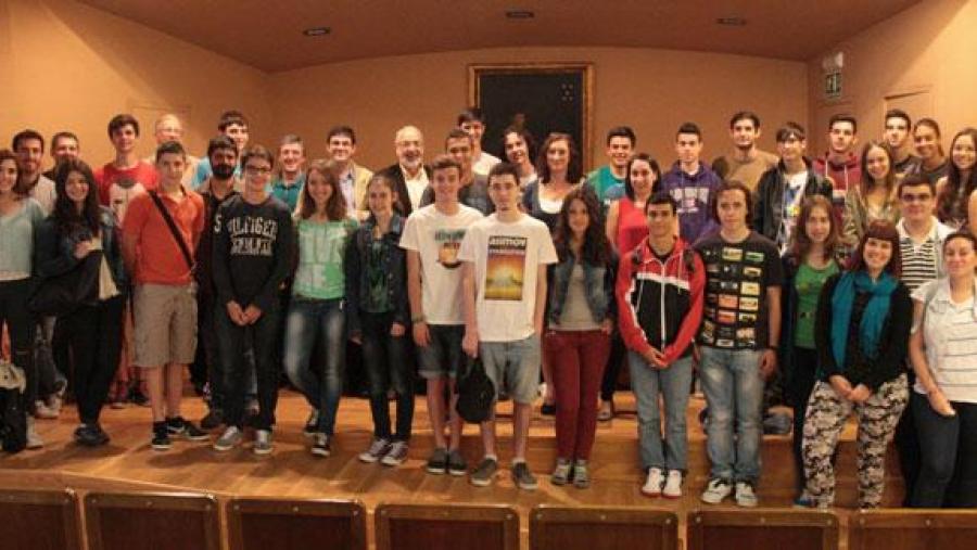 Foto de grupo da primeira quenda de estudantes que chegan a Santiago para participar nos Campus Científicos (SERVIMAV-USC) Foto de grupo da primeira quenda de estudantes que chegan a Santiago para participar nos Campus Científicos (SERVIMAV-USC)