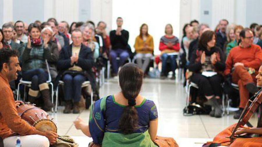 Ademais, do obradoiro está previsto que Shantala Subramanyam ofreza un concerto na Igrexa da Universidade Ademais, do obradoiro está previsto que Shantala Subramanyam ofreza un concerto na Igrexa da Universidade