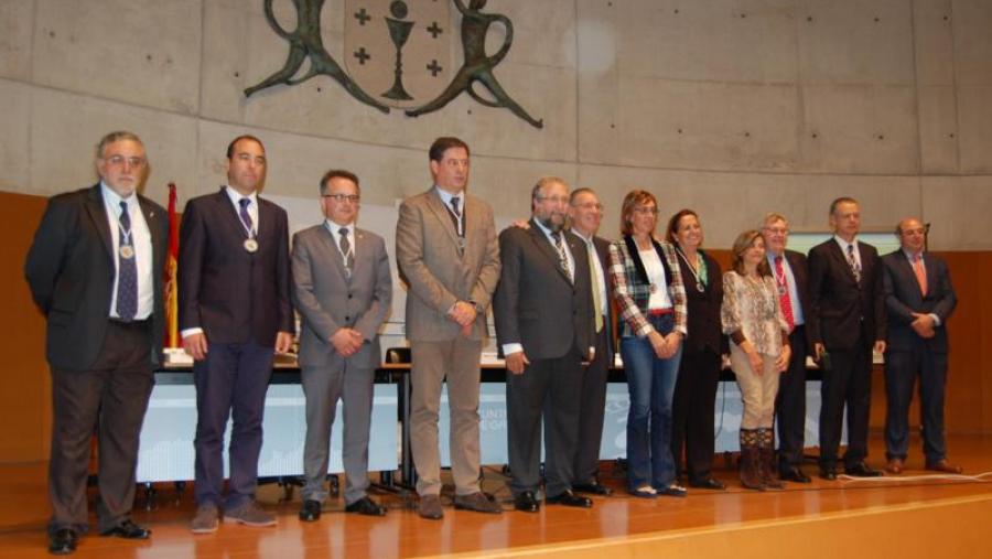 Persoas, entidades e institucións distinguidas coa medalla do V Congreso Galego de Saúde Ambiental Persoas, entidades e institucións distinguidas coa medalla do V Congreso Galego de Saúde Ambiental