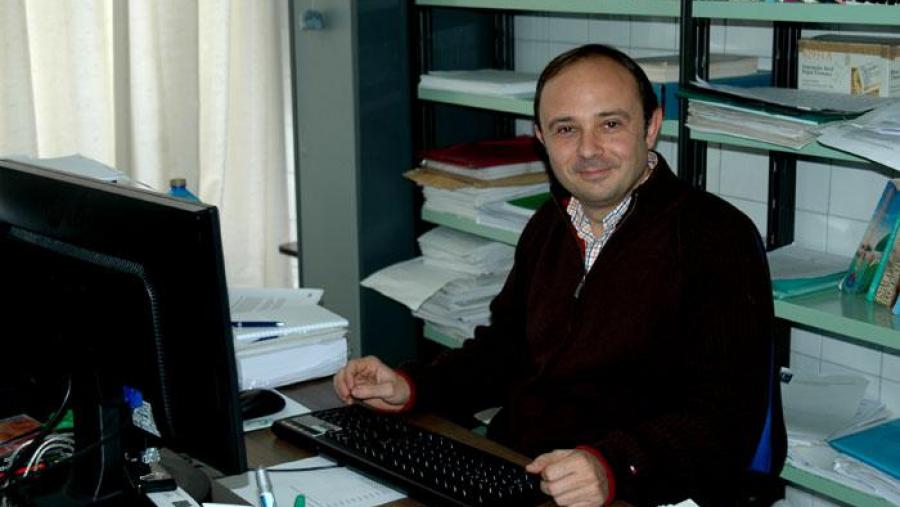 O profesor Alberto Ruano no seu despacho O profesor Alberto Ruano no seu despacho