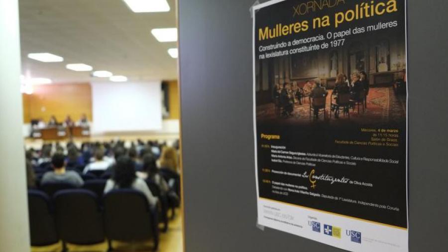 A xornada ‘Mulleres na política. Construíndo a democracia. O papel das mulleres na lexislatura constituínte de 1977’ desenvolveuse en Políticas (Foto: SERVIMAV-USC) A xornada ‘Mulleres na política. Construíndo a democracia. O papel das mulleres na lexislatura constituínte de 1977’ desenvolveuse en Políticas (Foto: SERVIMAV-USC)