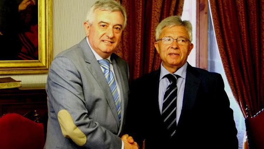 Alumnado da Facultade de Ciencias Económicas e Empresariais realizará prácticas en empresas da asociación Área Empresarial do Tambre Alumnado da Facultade de Ciencias Económicas e Empresariais realizará prácticas en empresas da asociación Área Empresarial do Tambre