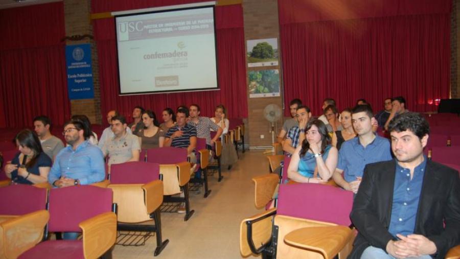 Estudantes da última promoción do máster en Enxeñaría da Madeira Estrutural da USC Estudantes da última promoción do máster en Enxeñaría da Madeira Estrutural da USC
