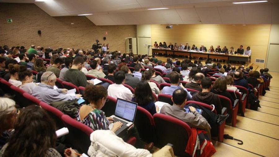 O Claustro adapta o seu regulamento interno e o electoral xeral aos Estatutos da USC O Claustro adapta o seu regulamento interno e o electoral xeral aos Estatutos da USC
