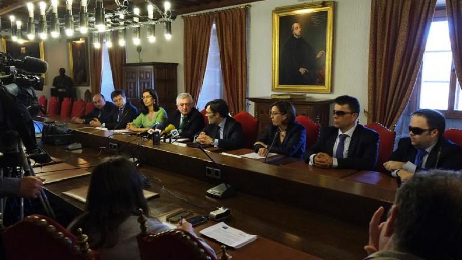 A sinatura do convenio marco celebrouse no Salón Reitoral do Colexio de San Xerome. Foto: Servimav-USC A sinatura do convenio marco celebrouse no Salón Reitoral do Colexio de San Xerome. Foto: Servimav-USC