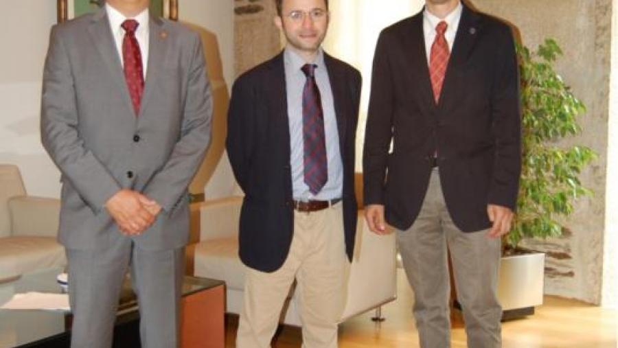 De esquerda a dereita, Bueno, Criado e Barreiro, na Vicerreitoría de Coordinación do campus de Lugo De esquerda a dereita, Bueno, Criado e Barreiro, na Vicerreitoría de Coordinación do campus de Lugo
