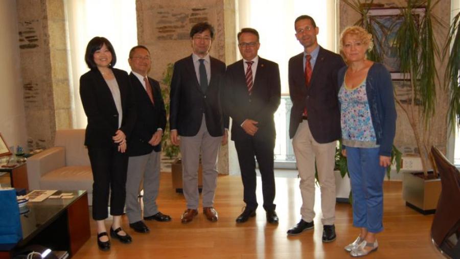 Kawamoto, Kurazono, Inaba, Bueno, Barreiro e Bravo, na vicerreitoría de Coordinación do campus de Lugo Kawamoto, Kurazono, Inaba, Bueno, Barreiro e Bravo, na vicerreitoría de Coordinación do campus de Lugo