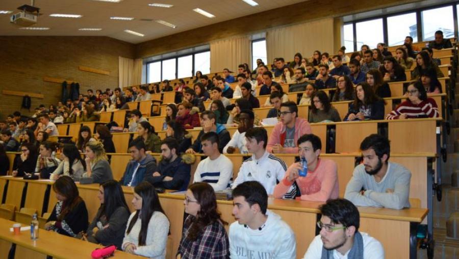 Estudantes, no foro sobre emprendemento universitario celebrado na Facultade de ADE Estudantes, no foro sobre emprendemento universitario celebrado na Facultade de ADE