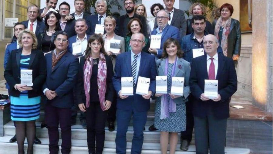 En nome da USC recolleu os premios, o director do Servizo de Publicacións da USC (terceiro pola dereita) En nome da USC recolleu os premios, o director do Servizo de Publicacións da USC (terceiro pola dereita)
