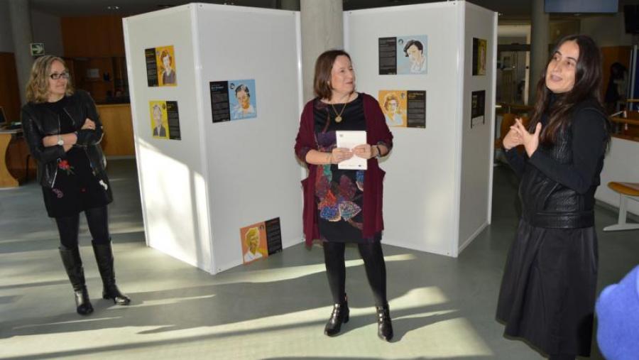 Carme Silva, Ana Jesús López e Eva Aguayo, na apertura da mostra na Biblioteca Intercentros Carme Silva, Ana Jesús López e Eva Aguayo, na apertura da mostra na Biblioteca Intercentros