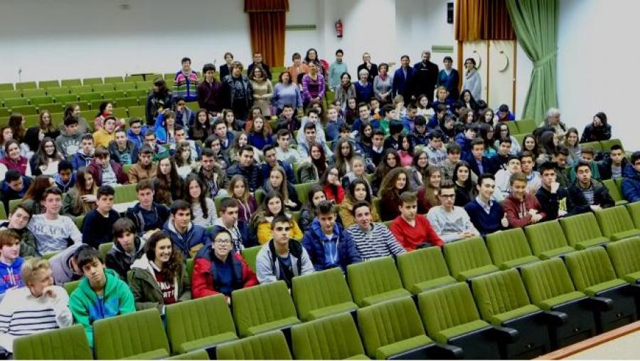 Na xornada participaron rapaces do IES Valga, do Colexio La Salle e do IES Eduardo Pondal de Santiago. Foto: Servimav-USC Na xornada participaron rapaces do IES Valga, do Colexio La Salle e do IES Eduardo Pondal de Santiago. Foto: Servimav-USC