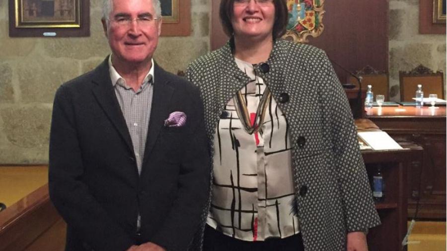 Lidia Castro xunto a un dos seus directores, o profesor Manuel Pombo Lidia Castro xunto a un dos seus directores, o profesor Manuel Pombo