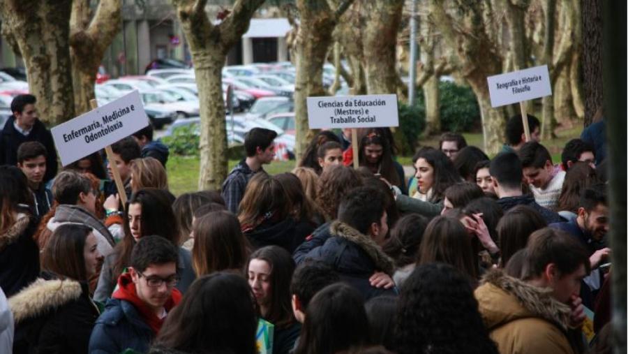 Chegaron a Santiago os primeiros estudantes de secundaria que esta semana coñecerán o campus