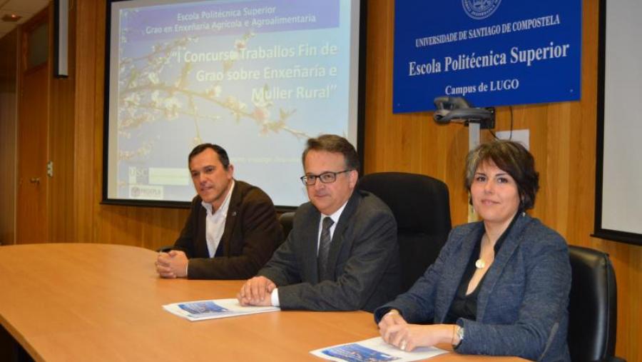 De esquerda a dereita, Tomás Cuesta, Javier Bueno e Mª Dolores Fernández, na presentación do concurso De esquerda a dereita, Tomás Cuesta, Javier Bueno e Mª Dolores Fernández, na presentación do concurso