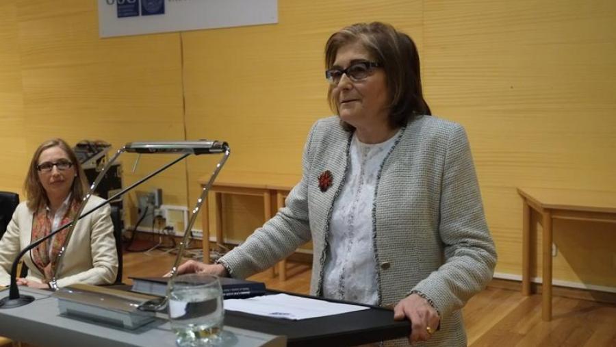 A catedrática Isabel González Fernández recibe a homenaxe da Área de Italiano A catedrática Isabel González Fernández recibe a homenaxe da Área de Italiano