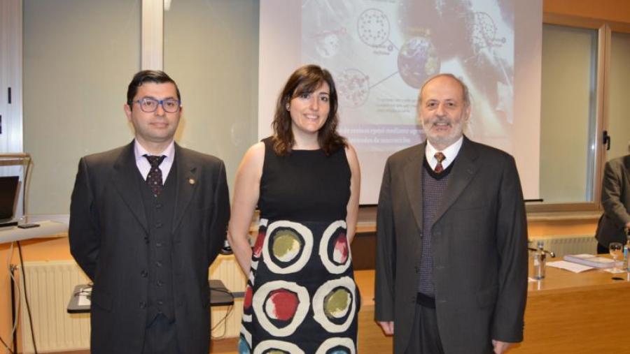 Eva Carolina Vázquez Barreiro, entre Francisco Fraga e José Vázquez Tato, na Facultade de Ciencias Eva Carolina Vázquez Barreiro, entre Francisco Fraga e José Vázquez Tato, na Facultade de Ciencias