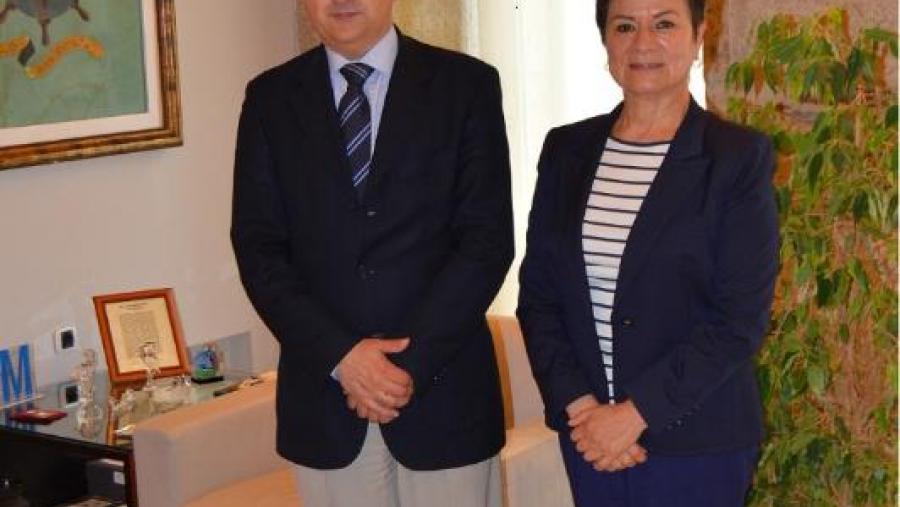 Javier Bueno e Luz Evelia Padilla Bernal, na Vicerreitoría de Coordinación do campus de Lugo Javier Bueno e Luz Evelia Padilla Bernal, na Vicerreitoría de Coordinación do campus de Lugo