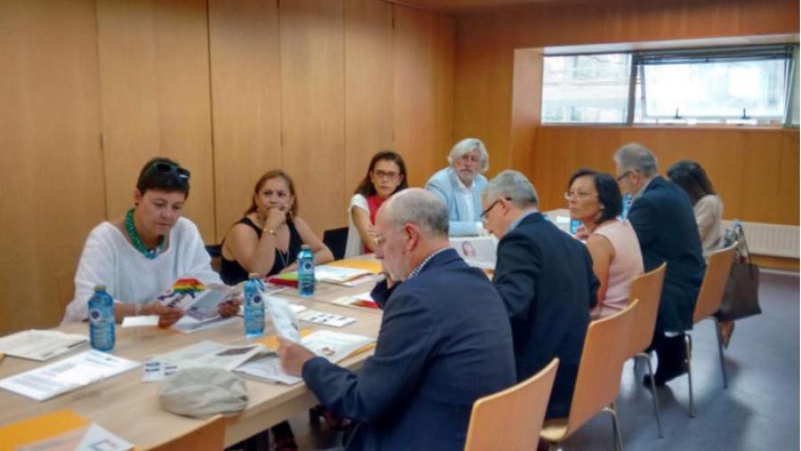 A mesa institucional, que reúne as distintas entidades implicadas, constituíuse este mércores no Centro Sociocultural de Fontiñas. A mesa institucional, que reúne as distintas entidades implicadas, constituíuse este mércores no Centro Sociocultural de Fontiñas.