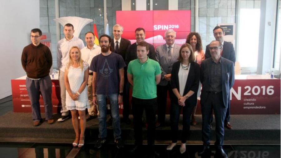 As autoridades asistentes ao acto, co grupo de representantes dos proxectos semifinalistas de Model2Market. Foto: Xunta de Galicia As autoridades asistentes ao acto, co grupo de representantes dos proxectos semifinalistas de Model2Market. Foto: Xunta de Galicia