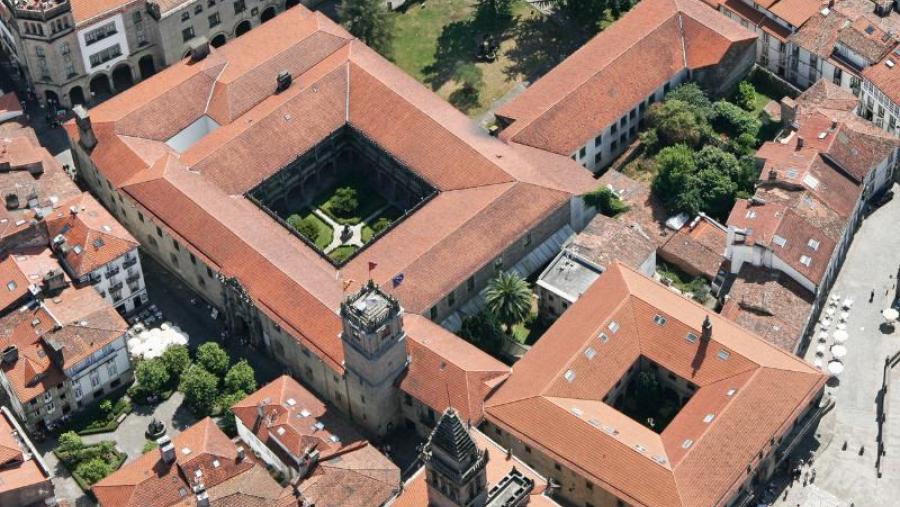 Vista áerea do conxunto formado pola Reitoría da USC e o Colexio de Fonseca Vista áerea do conxunto formado pola Reitoría da USC e o Colexio de Fonseca