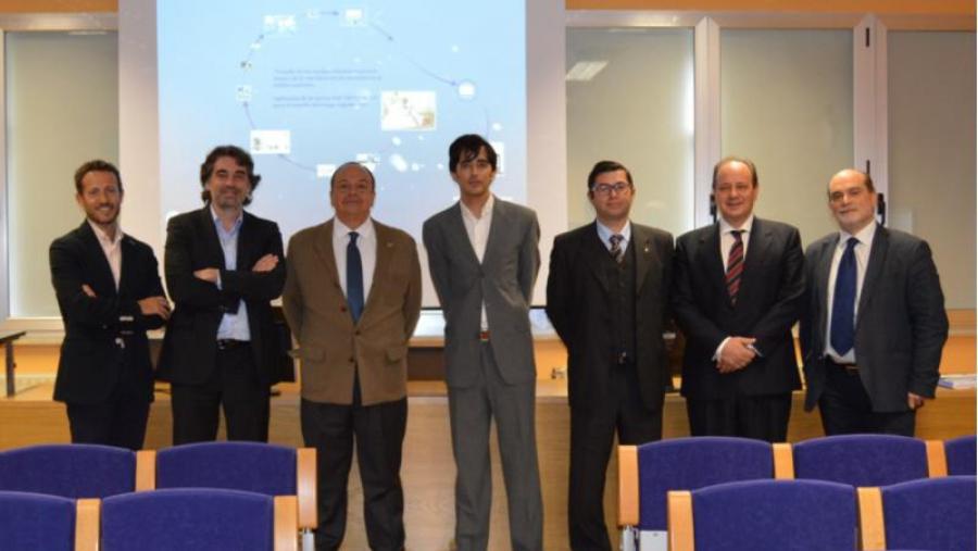 Alberto Villarroya, no centro, cos directores da tese e membros do tribunal avaliador, na Facultade de Ciencias Alberto Villarroya, no centro, cos directores da tese e membros do tribunal avaliador, na Facultade de Ciencias