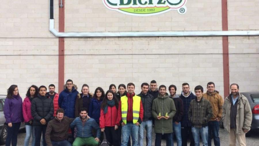 Estudantes e docentes da EPS, de visita a central hortifrutícola FrutiBierzo Estudantes e docentes da EPS, de visita a central hortifrutícola FrutiBierzo
