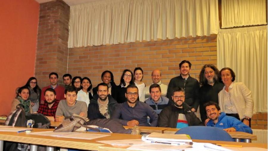 José Mario Mora, terceiro pola dereita na fila de pé, con compañeiros de promoción do Máster en Dirección de Proxectos da USC José Mario Mora, terceiro pola dereita na fila de pé, con compañeiros de promoción do Máster en Dirección de Proxectos da USC