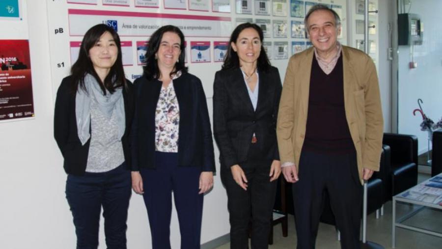 De esquerda a dereita, Dra. Yamazaki, Susana Torrente Vilasánchez, Carmen Alvarez-Lorenzo e Angel Concheiro Nine De esquerda a dereita, Dra. Yamazaki, Susana Torrente Vilasánchez, Carmen Alvarez-Lorenzo e Angel Concheiro Nine