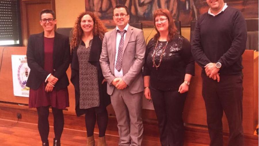 Djamel Rahmani, no centro, acompañado dos membros do tribunal e da directora da tese, María Loureiro Djamel Rahmani, no centro, acompañado dos membros do tribunal e da directora da tese, María Loureiro