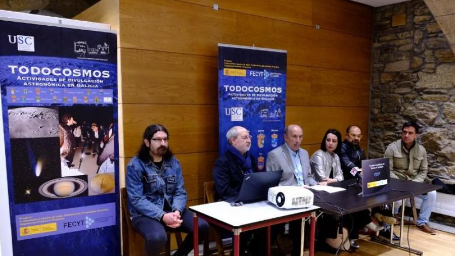 O profesor Docobo, no centro da imaxe, acompañado de representantes dos concellos de Santiago, Rianxo, Teo e Vila de Cruces. Foto: Servimav-USC O profesor Docobo, no centro da imaxe, acompañado de representantes dos concellos de Santiago, Rianxo, Teo e Vila de Cruces. Foto: Servimav-USC
