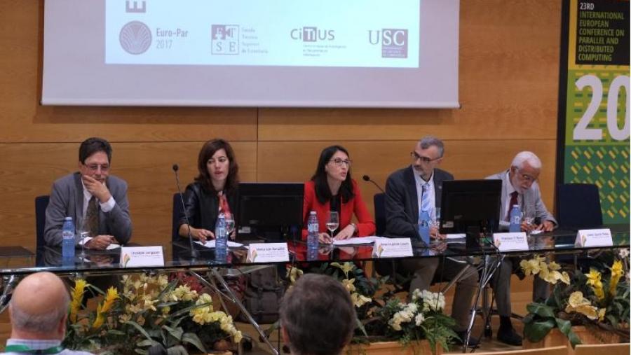 De esquera a dereita, Lengauer, Lois, Crujeiras, Fernández e García Tobío, na apertura do Euro-Par 2017 De esquera a dereita, Lengauer, Lois, Crujeiras, Fernández e García Tobío, na apertura do Euro-Par 2017