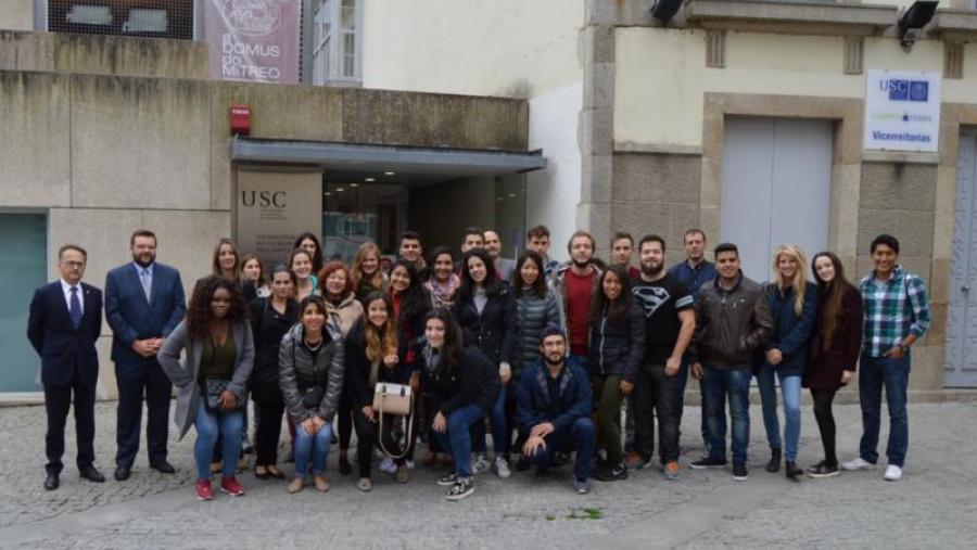 Estudantes internacionais participantes no acto de benvida institucional celebrado na Casa do Saber de Lugo Estudantes internacionais participantes no acto de benvida institucional celebrado na Casa do Saber de Lugo