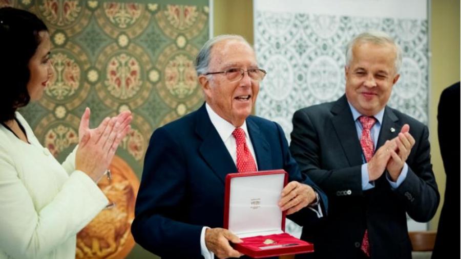 Marcelino Oreja Aguirre recibiu o premio da man de Marek Kręglewski (Foto: József Hubay NNFoto) Marcelino Oreja Aguirre recibiu o premio da man de Marek Kręglewski (Foto: József Hubay NNFoto)