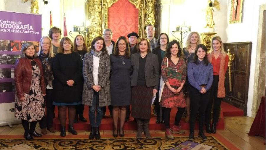 Foto de grupo das autoridades coas persoas premiadas nos diferentes certames. Foto: Servimav-USC Foto de grupo das autoridades coas persoas premiadas nos diferentes certames. Foto: Servimav-USC