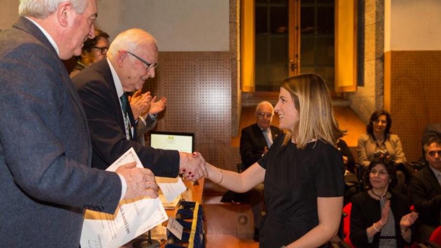 A investigadora María Aymerich recolleu o premio Ernesto Viéitez da Academia Galega de Ciencias A investigadora María Aymerich recolleu o premio Ernesto Viéitez da Academia Galega de Ciencias