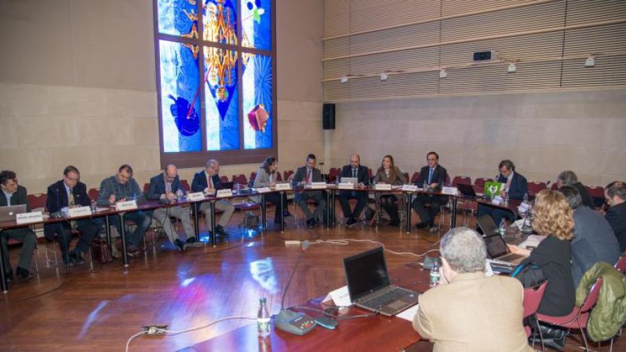 Andrés Barreiro, no centro da imaxe, na última reunión do padroado da Fundación Triptolemos